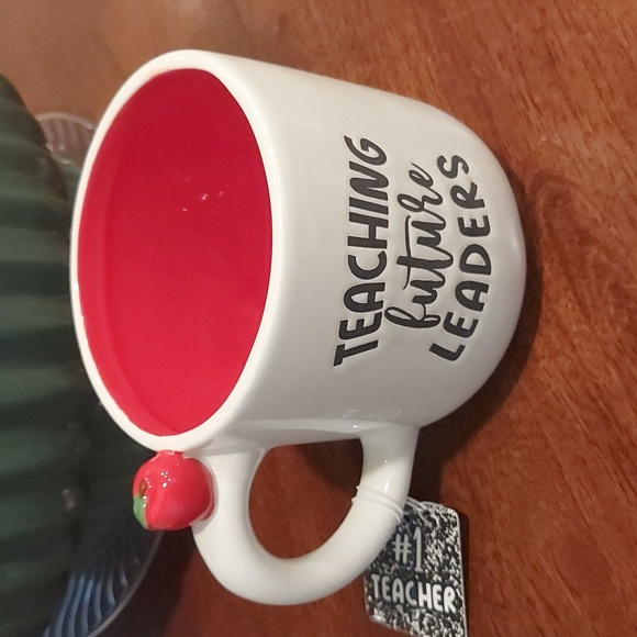 Cute Teacher Gift Mug, Teaching Future Leaders - Picture 4 of 7